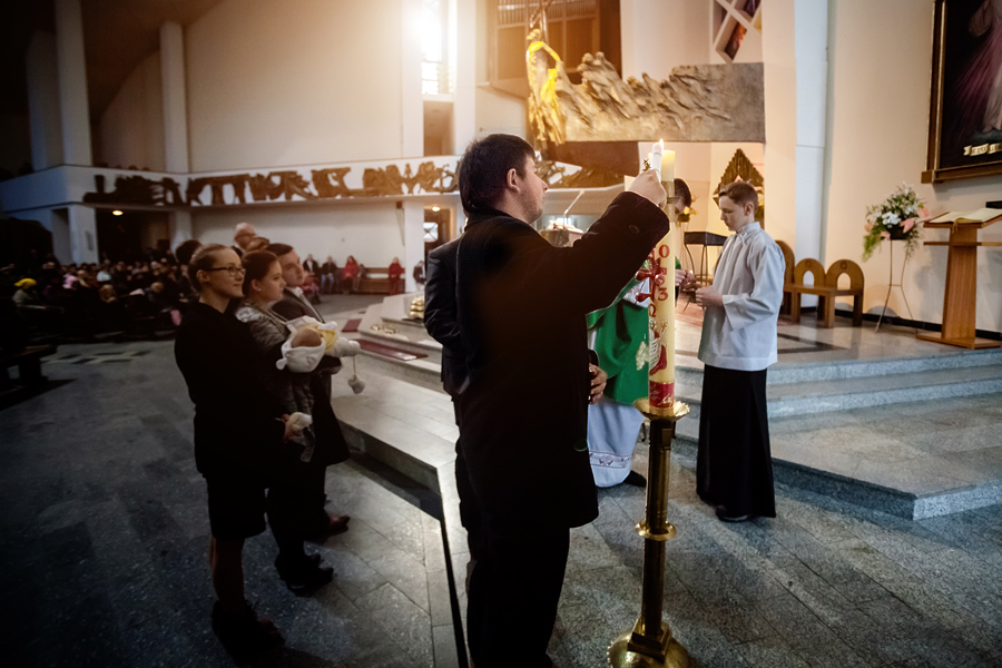 fotograf na chrzest czechowice; zdjecia z chrztu; fotograf bielsko; chrzest w kosciele podwyzszenia krzyza w pszczynie