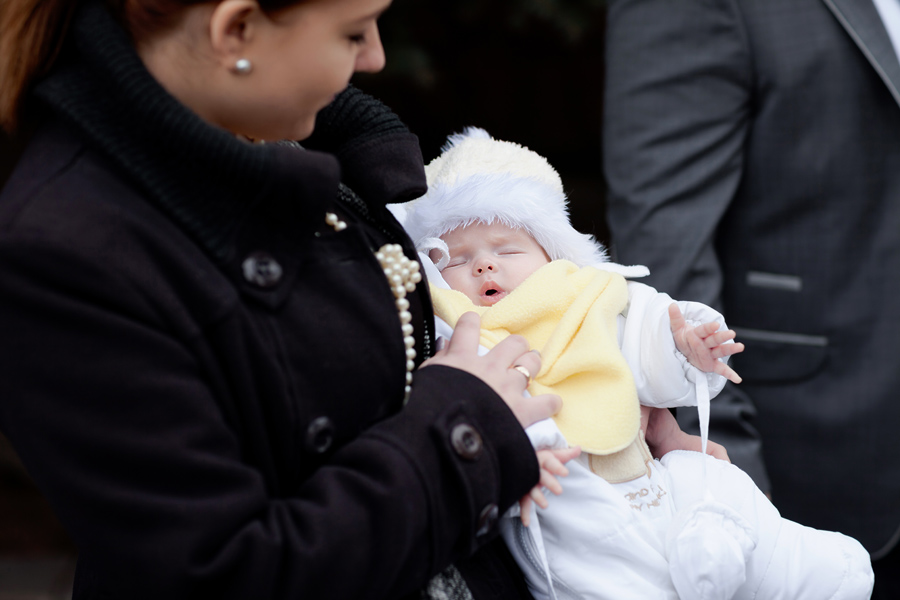 fotograf na chrzest czechowice; zdjecia z chrztu; fotograf bielsko; chrzest w kosciele podwyzszenia krzyza w pszczynie