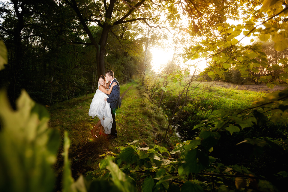 plener ślubny w lesie, sesja slubna w naturze, romantyczna sesja slubna, zdjecia slubne goczalkowice, plener slubny w goczalkowicach, fotografia ślubna śląsk, fotografia ślubna pszczyna, dwóch fotografów na ślub, zdjęcia ślubne, fotograf ślubny bielsko