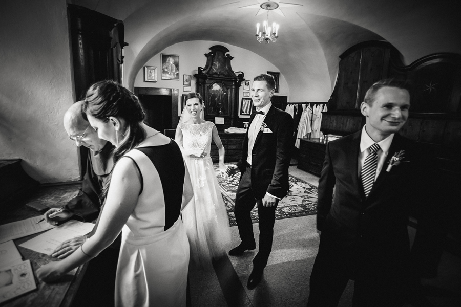 reportaż ślubny Magdy i Piotra fotografia ślubna śląsk; fotografia ślubna kraków; dwóch fotograf na ślub; zdjęcia ślubne; fotograf ślubny bielsko