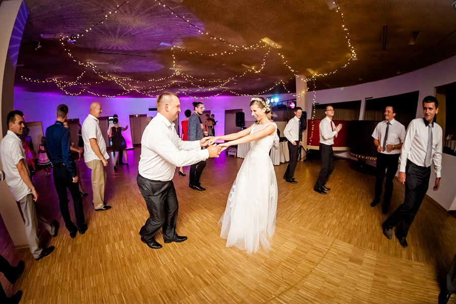 reportaż ślubny Magdy i Piotra fotografia ślubna śląsk; fotografia ślubna kraków; dwóch fotograf na ślub; zdjęcia ślubne; fotograf ślubny bielsko
