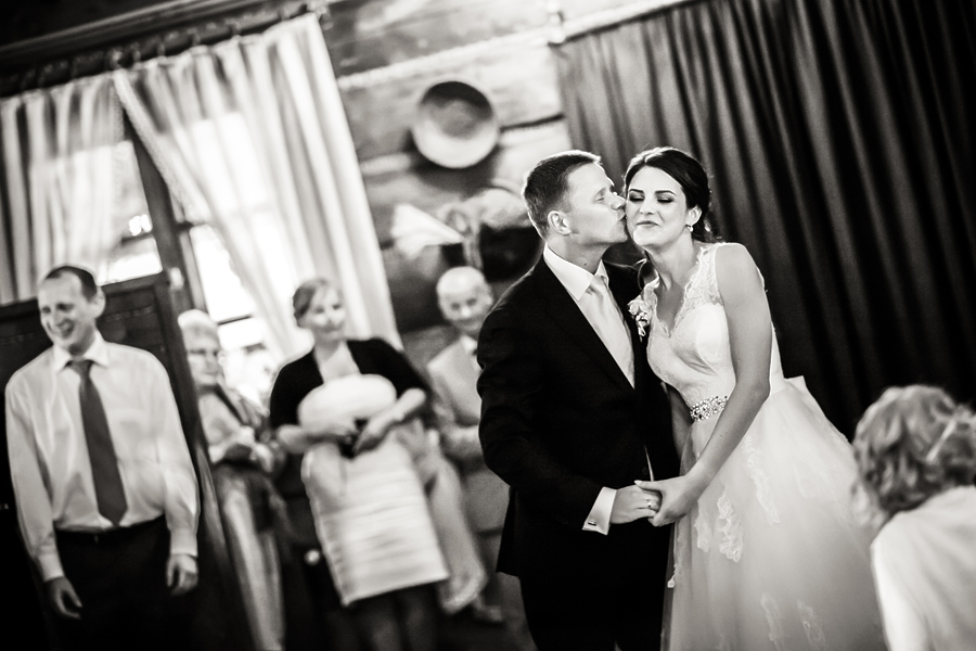 reportaż ślubny Kasi i Przemysława fotografia ślubna śląsk; fotografia ślubna kraków; dwóch fotograf na ślub; zdjęcia ślubne; fotograf ślubny bielsko