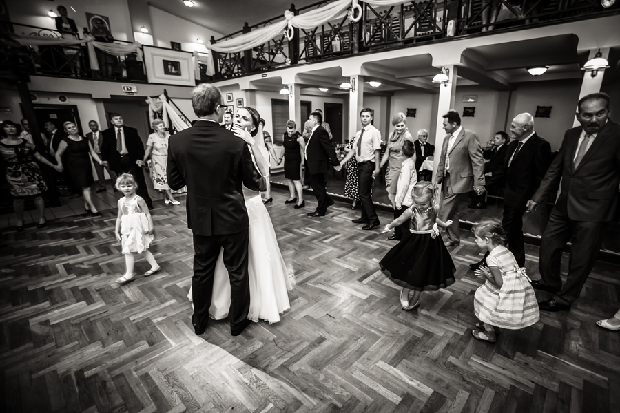 reportaż ślubny Jagody i Sebastiana fotografia ślubna śląsk; fotografia ślubna bielsko; dwóch fotograf na ślub; zdjęcia ślubne; fotograf ślubny bielsko