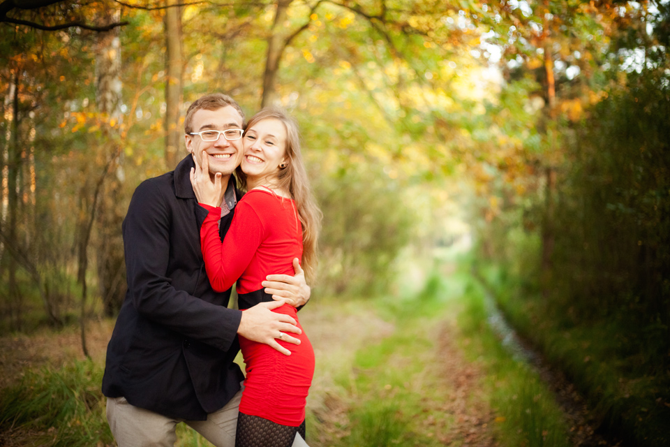 jesienna sesja w lesie fotografia ślubna śląsk; fotografia ślubna bielsko; zdjęcia ślubne; jesienna sesja; sesja w lesie