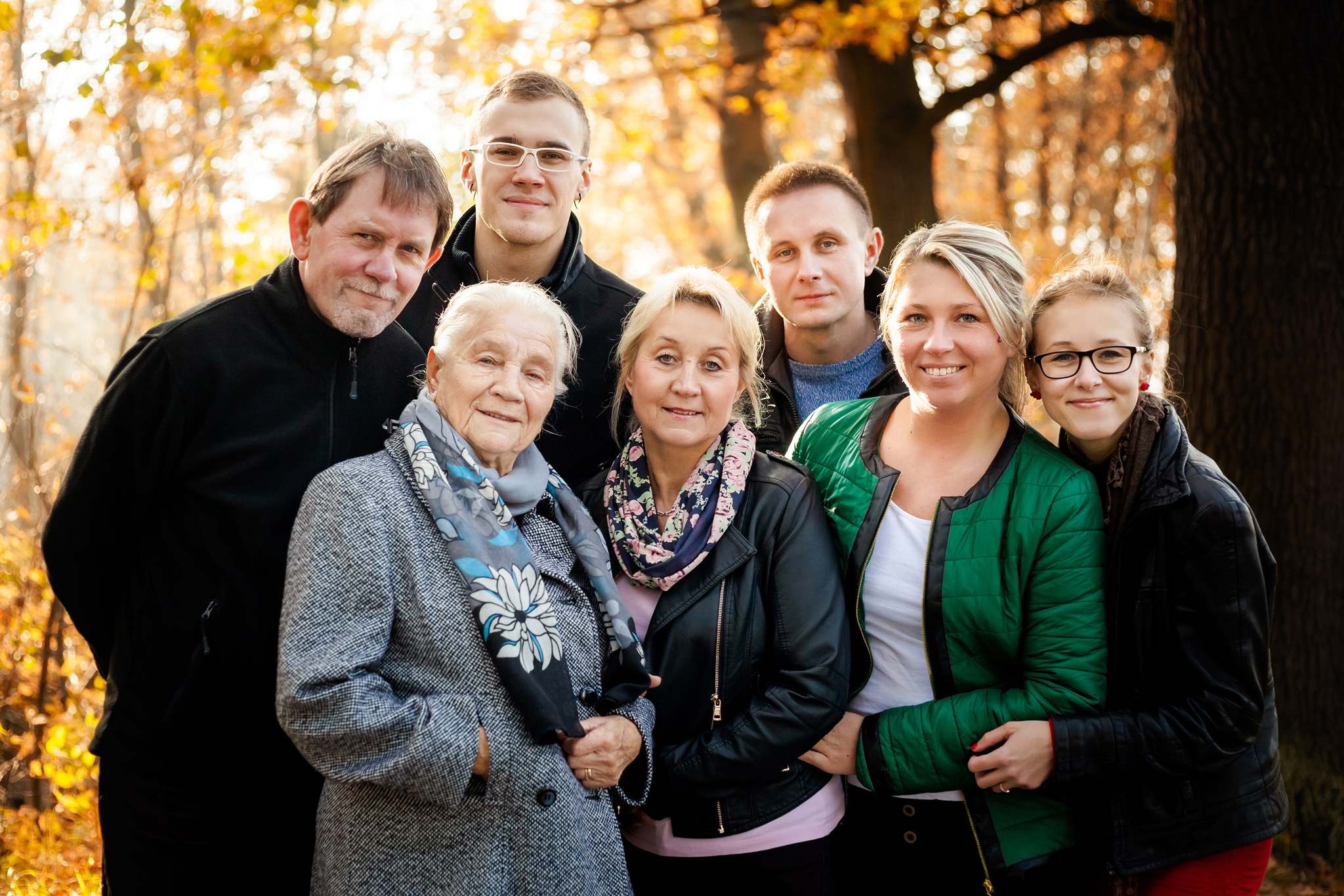 jesienny rodzinny plener fotograf czechowice jesienna sesja; sesje jesienne; Sesje rodzinne, portrety rodzinne, sesje rodzinne bielsko, fotograf rodzinny bielsko, fotograf pszczyna, www.magiaobrazu.com, fotograf czechowice, fotograf slask, fotografia krakow, zdjecia rodzinne, fotografia rodzinna