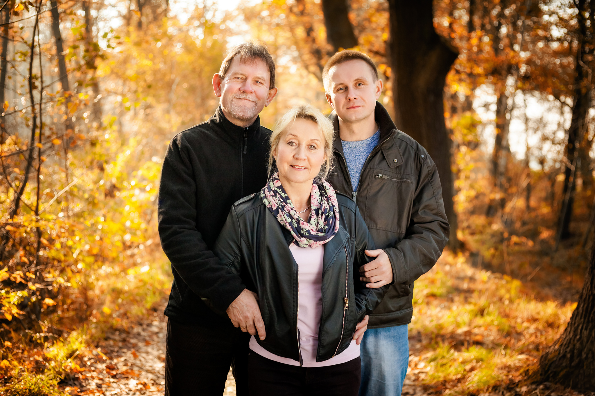 jesienny rodzinny plener fotograf czechowice jesienna sesja; sesje jesienne; Sesje rodzinne, portrety rodzinne, sesje rodzinne bielsko, fotograf rodzinny bielsko, fotograf pszczyna, www.magiaobrazu.com, fotograf czechowice, fotograf slask, fotografia krakow, zdjecia rodzinne, fotografia rodzinna