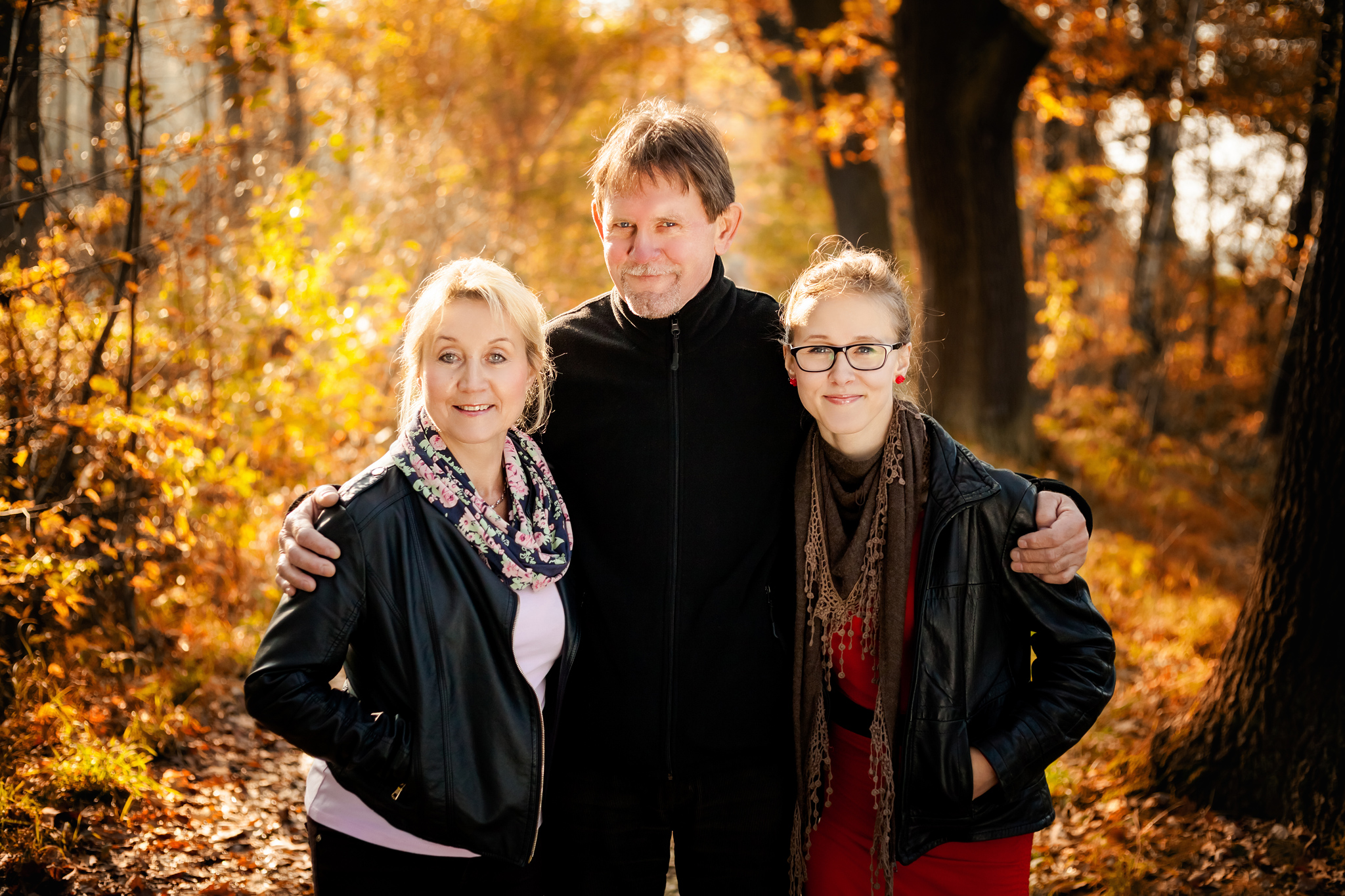 jesienny rodzinny plener fotograf czechowice jesienna sesja; sesje jesienne; Sesje rodzinne, portrety rodzinne, sesje rodzinne bielsko, fotograf rodzinny bielsko, fotograf pszczyna, www.magiaobrazu.com, fotograf czechowice, fotograf slask, fotografia krakow, zdjecia rodzinne, fotografia rodzinna