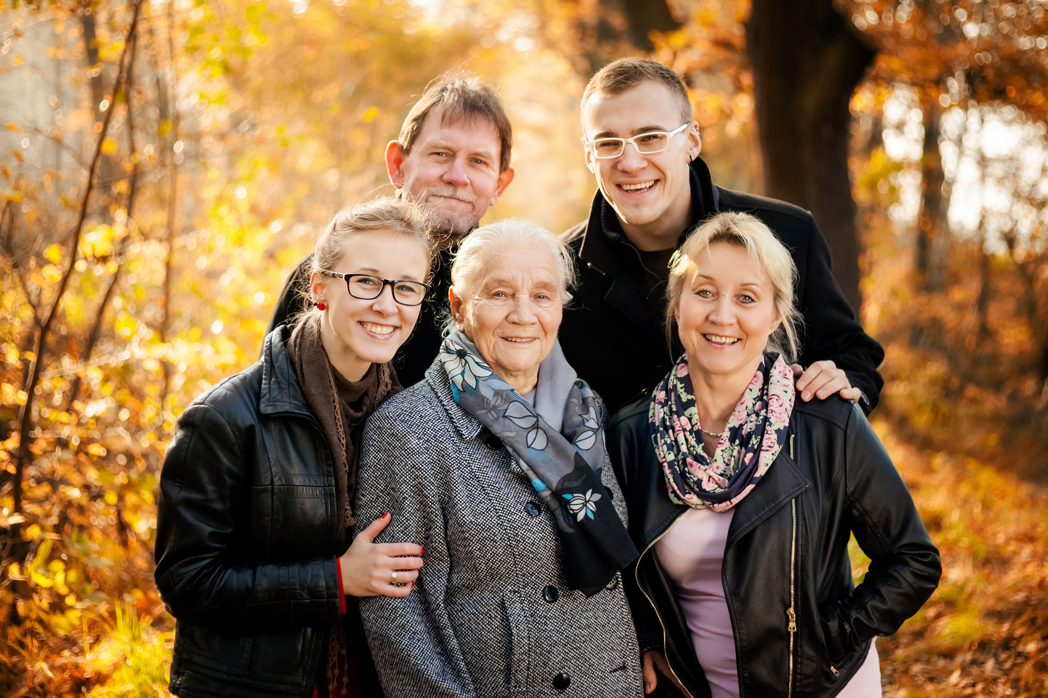 jesienny rodzinny plener fotograf czechowice jesienna sesja; sesje jesienne; Sesje rodzinne, portrety rodzinne, sesje rodzinne bielsko, fotograf rodzinny bielsko, fotograf pszczyna, www.magiaobrazu.com, fotograf czechowice, fotograf slask, fotografia krakow, zdjecia rodzinne, fotografia rodzinna