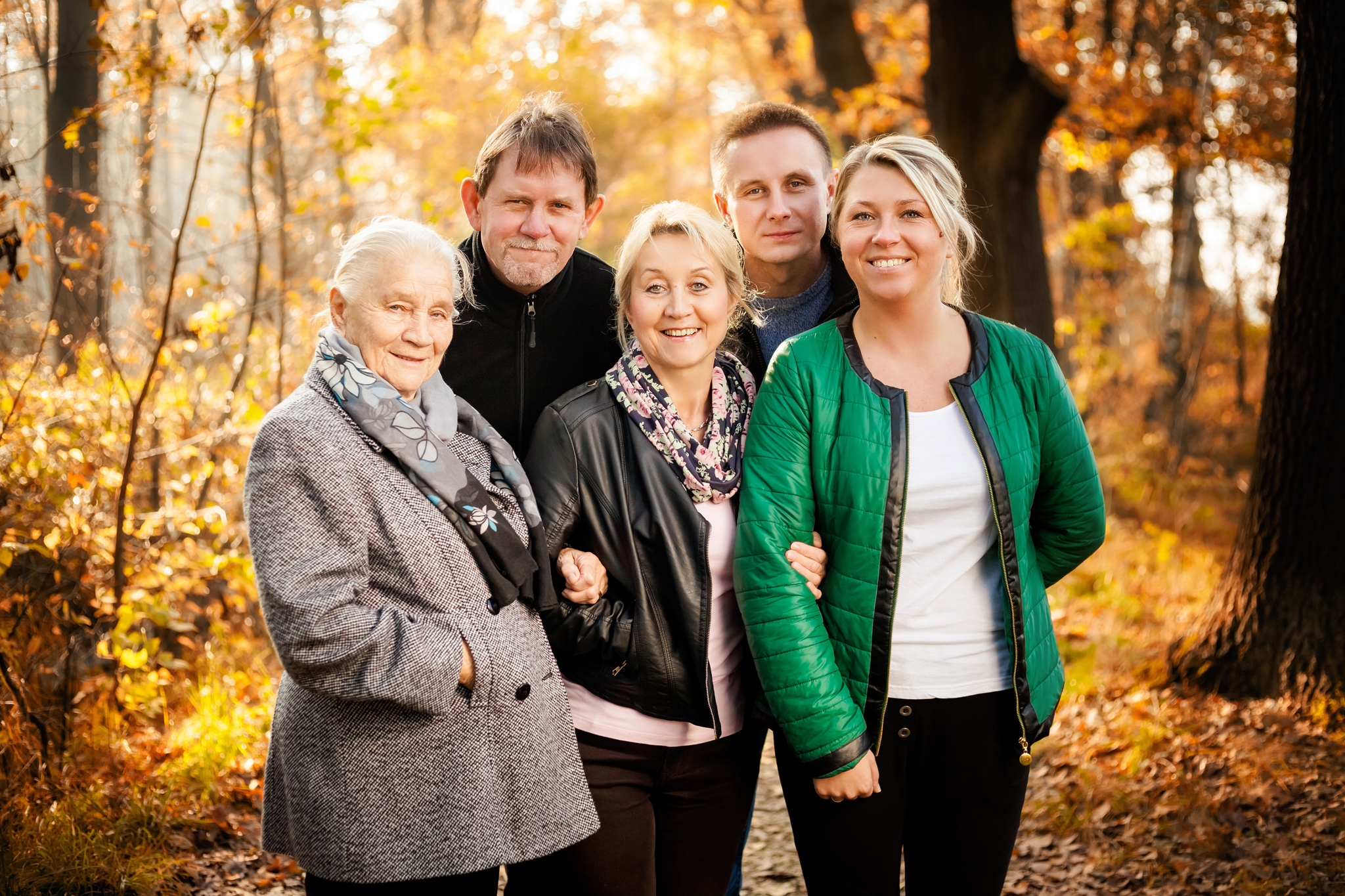 jesienny rodzinny plener fotograf czechowice jesienna sesja; sesje jesienne; Sesje rodzinne, portrety rodzinne, sesje rodzinne bielsko, fotograf rodzinny bielsko, fotograf pszczyna, www.magiaobrazu.com, fotograf czechowice, fotograf slask, fotografia krakow, zdjecia rodzinne, fotografia rodzinna