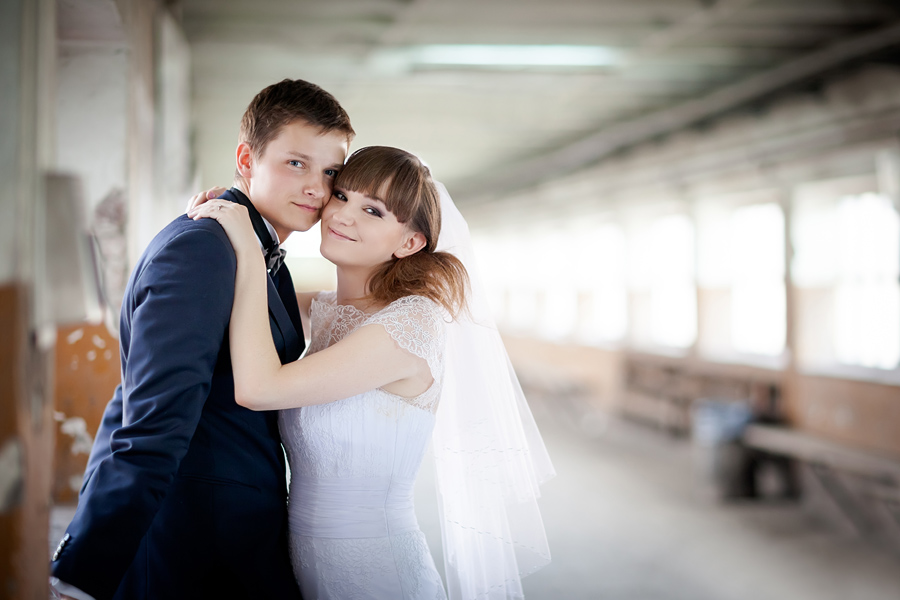 oryginalny plener ślubny plener ślubny na kopalni; industrialna sesja slubna; zdjecia slubne w kopalni; fotografia ślubna śląsk; fotografia ślubna kraków; dwóch fotograf na ślub; zdjęcia ślubne; fotograf ślubny bielsko