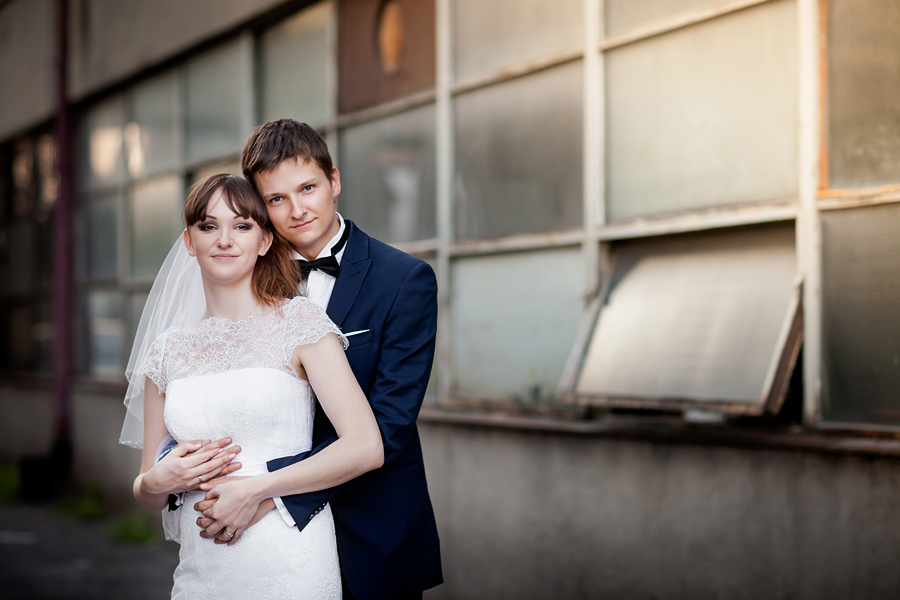 oryginalny plener ślubny - fotograf slubny bielsko plener ślubny na kopalni; industrialna sesja slubna; zdjecia slubne w kopalni; fotografia ślubna śląsk; fotografia ślubna kraków; dwóch fotograf na ślub; zdjęcia ślubne; fotograf ślubny bielsko