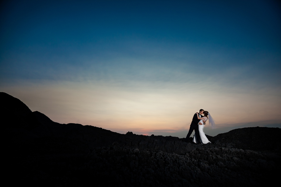 oryginalny plener ślubny - fotograf slubny bielsko plener ślubny na kopalni; industrialna sesja slubna; zdjecia slubne w kopalni; fotografia ślubna śląsk; fotografia ślubna kraków; dwóch fotograf na ślub; zdjęcia ślubne; fotograf ślubny bielsko