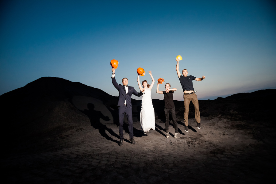 oryginalny plener ślubny - fotograf slubny bielsko plener ślubny na kopalni; industrialna sesja slubna; zdjecia slubne w kopalni; fotografia ślubna śląsk; fotografia ślubna kraków; dwóch fotograf na ślub; zdjęcia ślubne; fotograf ślubny bielsko