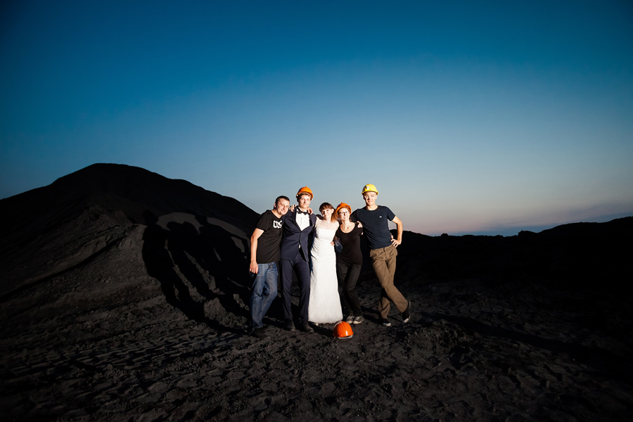 oryginalny plener ślubny - fotograf slubny bielsko plener ślubny na kopalni; industrialna sesja slubna; zdjecia slubne w kopalni; fotografia ślubna śląsk; fotografia ślubna kraków; dwóch fotograf na ślub; zdjęcia ślubne; fotograf ślubny bielsko