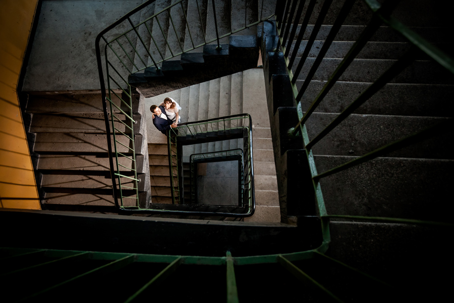 oryginalny plener ślubny - fotograf slubny bielsko plener ślubny na kopalni; industrialna sesja slubna; zdjecia slubne w kopalni; fotografia ślubna śląsk; fotografia ślubna kraków; dwóch fotograf na ślub; zdjęcia ślubne; fotograf ślubny bielsko