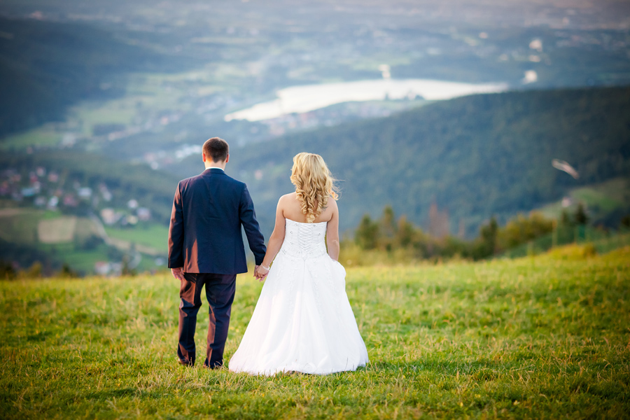 plener ślubny Angeliki i Marcina w górach plener ślubny w gorach; sesja slubna gora zar; plener slubny jezioro miedzybrodzkie; fotografia ślubna śląsk; fotografia ślubna bielsko; dwóch fotograf na ślub; zdjęcia ślubne; fotograf ślubny bielsko