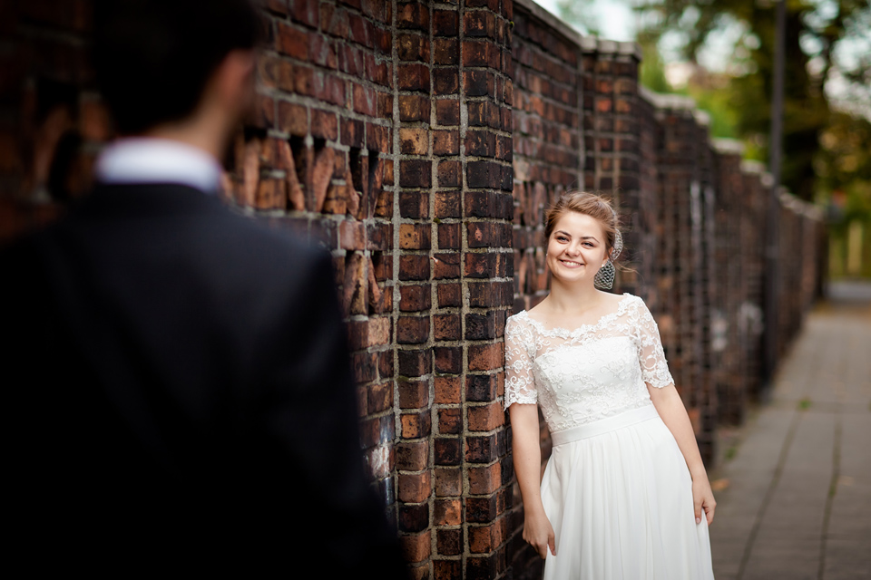 plener ślubny na nikiszowcu, sesja slubna nikiszowiec, industrialna sesja slubna, zdjecia slubne nikiszowiec, fotografia ślubna śląsk, fotografia ślubna kraków, dwóch fotograf na ślub, zdjęcia ślubne, fotograf ślubny bielsko
