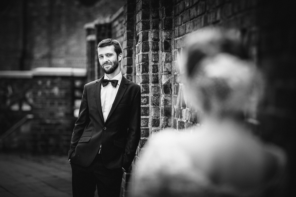 plener ślubny na nikiszowcu, sesja slubna nikiszowiec, industrialna sesja slubna, zdjecia slubne nikiszowiec, fotografia ślubna śląsk, fotografia ślubna kraków, dwóch fotograf na ślub, zdjęcia ślubne, fotograf ślubny bielsko