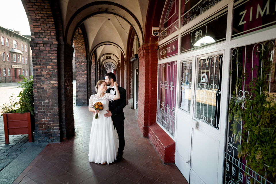 plener ślubny na nikiszowcu, sesja slubna nikiszowiec, industrialna sesja slubna, zdjecia slubne nikiszowiec, fotografia ślubna śląsk, fotografia ślubna kraków, dwóch fotograf na ślub, zdjęcia ślubne, fotograf ślubny bielsko