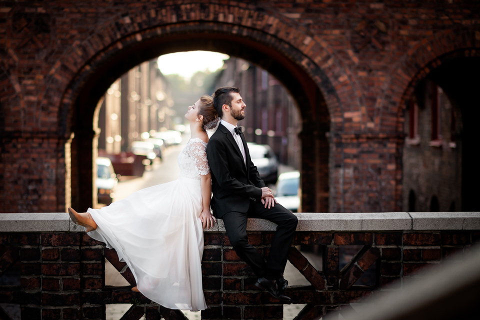 plener ślubny na nikiszowcu, sesja slubna nikiszowiec, industrialna sesja slubna, zdjecia slubne nikiszowiec, fotografia ślubna śląsk, fotografia ślubna kraków, dwóch fotograf na ślub, zdjęcia ślubne, fotograf ślubny bielsko