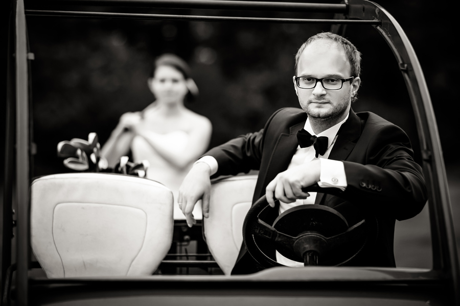 sesja slubna na polu golfowym fotografia ślubna śląsk; fotografia ślubna bielsko; dwóch fotografów na ślub; zdjęcia ślubne; jesienna sesja slubna