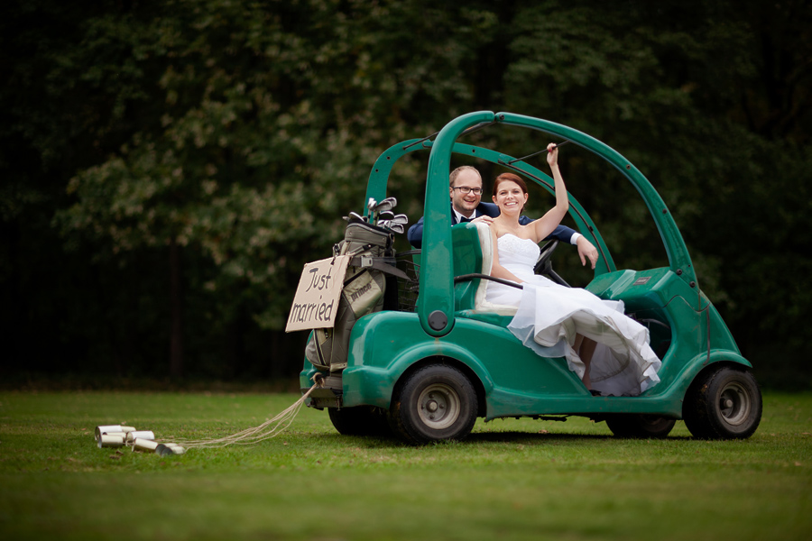 sesja slubna na polu golfowym fotografia ślubna śląsk; fotografia ślubna bielsko; dwóch fotografów na ślub; zdjęcia ślubne; jesienna sesja slubna