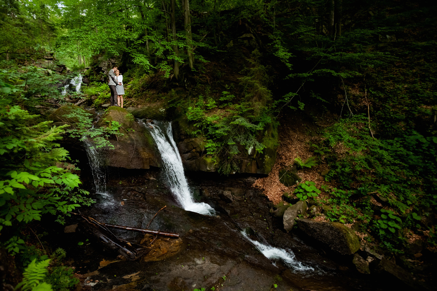 plener ślubny Ani i Gabriela w Beskidach plener ślubny w gorach; sesja slubna wodospad; fotografia ślubna śląsk; fotografia ślubna bielsko; dwóch fotograf na ślub; zdjęcia ślubne; fotograf ślubny bielsko