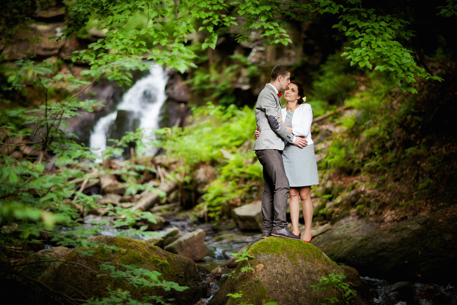 plener ślubny Ani i Gabriela w Beskidach plener ślubny w gorach; sesja slubna wodospad; fotografia ślubna śląsk; fotografia ślubna bielsko; dwóch fotograf na ślub; zdjęcia ślubne; fotograf ślubny bielsko