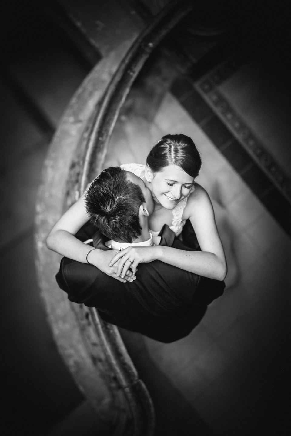 plener ślubny w palacu, sesja slubna w opuszczonym palacu, klimatyczna sesja slubna, zdjecia slubne w krowiarkach, plener slubny w krowiarkach, fotografia ślubna śląsk, fotografia ślubna kraków, dwóch fotograf na ślub, zdjęcia ślubne, fotograf ślubny bielsko