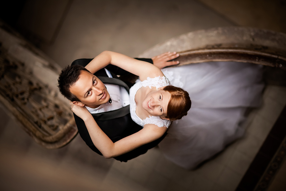 plener ślubny w palacu, sesja slubna w opuszczonym palacu, klimatyczna sesja slubna, zdjecia slubne w krowiarkach, plener slubny w krowiarkach, fotografia ślubna śląsk, fotografia ślubna kraków, dwóch fotograf na ślub, zdjęcia ślubne, fotograf ślubny bielsko