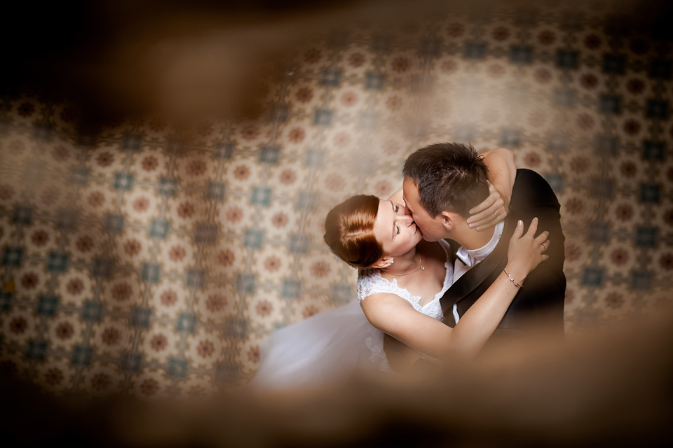 plener ślubny w palacu, sesja slubna w opuszczonym palacu, klimatyczna sesja slubna, zdjecia slubne w krowiarkach, plener slubny w krowiarkach, fotografia ślubna śląsk, fotografia ślubna kraków, dwóch fotograf na ślub, zdjęcia ślubne, fotograf ślubny bielsko