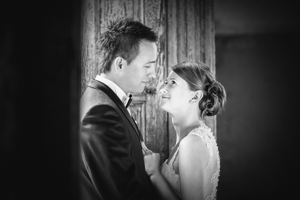 plener ślubny w palacu, sesja slubna w opuszczonym palacu, klimatyczna sesja slubna, zdjecia slubne w krowiarkach, plener slubny w krowiarkach, fotografia ślubna śląsk, fotografia ślubna kraków, dwóch fotograf na ślub, zdjęcia ślubne, fotograf ślubny bielsko