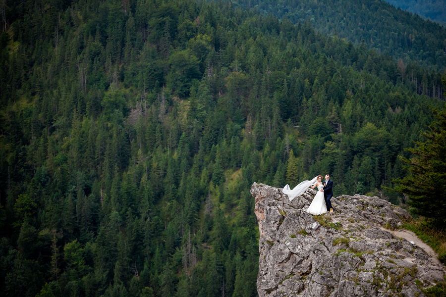 plener ślubny Angeliki i Adama w Tatrach plener ślubny w Tatrach; sesja slubna Nosal; sesja slubna Tatry; fotografia ślubna śląsk; fotografia ślubna kraków; dwóch fotograf na ślub; zdjęcia ślubne; fotograf ślubny bielsko