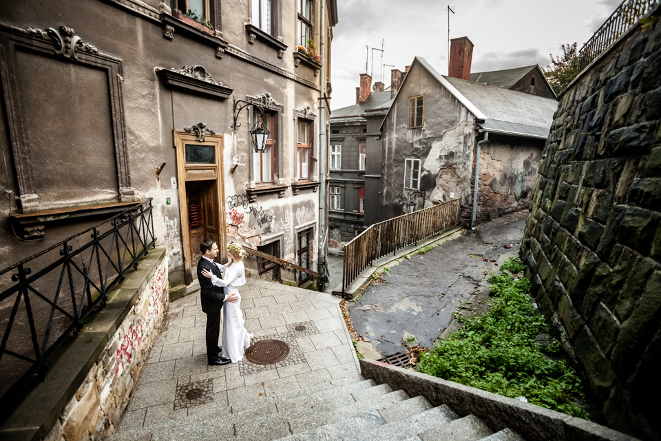sesja slubna w bielsku, plener slubny w bielsku, sesja na wzgorzu bielskim, fotograf slubny bielsko, zdjecia slubne bielsko, fotografia slubna katowice, fotografia ślubna śląsk; fotografia ślubna bielsko; dwóch fotografów na ślub; zdjęcia ślubne; jesienna sesja slubna, sesja slubna w kawiarni, plener slubny w kawiarni