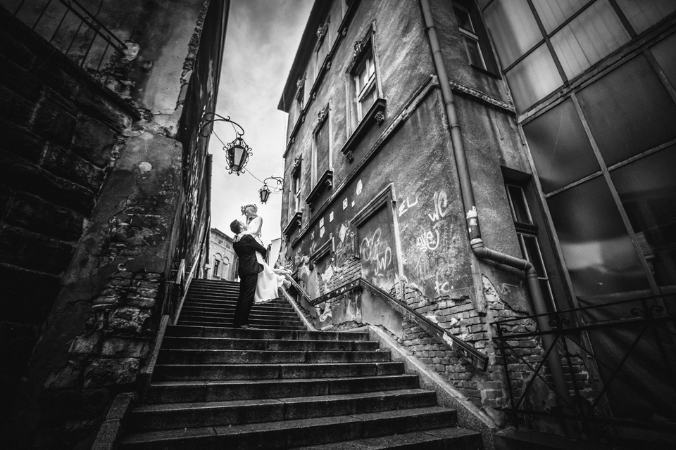 sesja slubna w bielsku, plener slubny w bielsku, sesja na wzgorzu bielskim, fotograf slubny bielsko, zdjecia slubne bielsko, fotografia slubna katowice, fotografia ślubna śląsk; fotografia ślubna bielsko; dwóch fotografów na ślub; zdjęcia ślubne; jesienna sesja slubna, sesja slubna w kawiarni, plener slubny w kawiarni