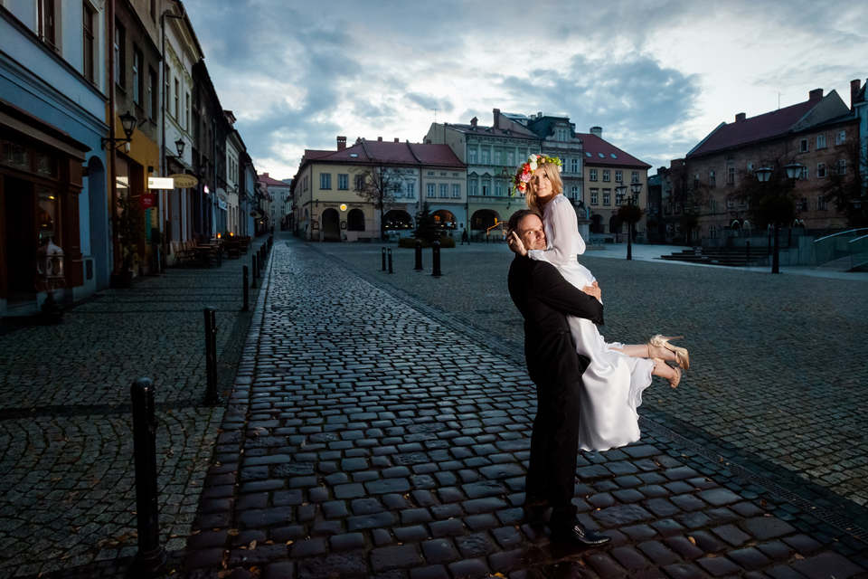 sesja slubna w bielsku, plener slubny w bielsku, sesja na wzgorzu bielskim, fotograf slubny bielsko, zdjecia slubne bielsko, fotografia slubna katowice, fotografia ślubna śląsk; fotografia ślubna bielsko; dwóch fotografów na ślub; zdjęcia ślubne; jesienna sesja slubna, sesja slubna w kawiarni, plener slubny w kawiarni
