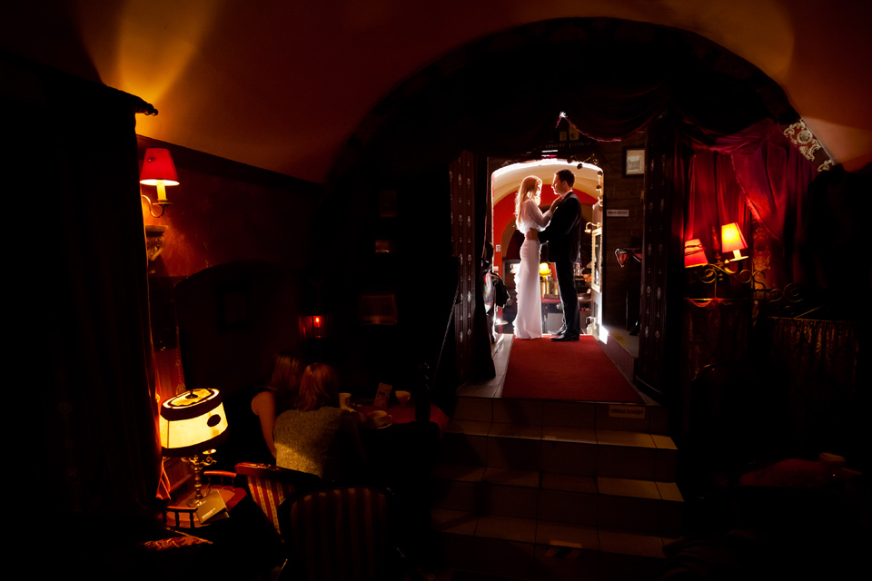 sesja slubna w bielsku, plener slubny w bielsku, sesja na wzgorzu bielskim, fotograf slubny bielsko, zdjecia slubne bielsko, fotografia slubna katowice, fotografia ślubna śląsk; fotografia ślubna bielsko; dwóch fotografów na ślub; zdjęcia ślubne; jesienna sesja slubna, sesja slubna w kawiarni, plener slubny w kawiarni