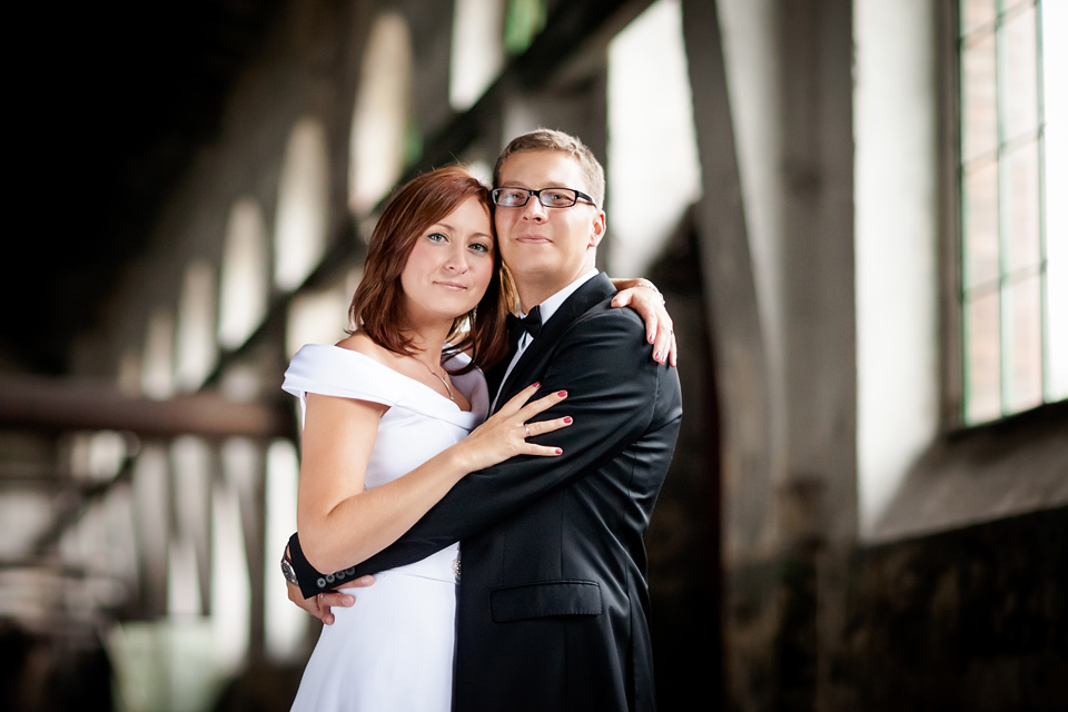 plener ślubny w fabryce, sesja slubna w walcowni, industrialna sesja slubna, zdjecia slubne katowice, fotografia ślubna śląsk, fotografia ślubna kraków, dwóch fotograf na ślub, zdjęcia ślubne, fotograf ślubny bielsko, sesja slubna w katowicach miejska