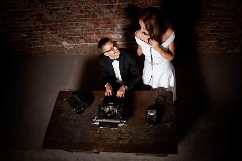 industrialna sesja slubna w walcowni plener ślubny w fabryce, sesja slubna w walcowni, industrialna sesja slubna, zdjecia slubne katowice, fotografia ślubna śląsk, fotografia ślubna kraków, dwóch fotograf na ślub, zdjęcia ślubne, fotograf ślubny bielsko, sesja slubna w katowicach miejska