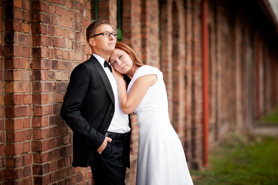 industrialna sesja slubna w walcowni plener ślubny w fabryce, sesja slubna w walcowni, industrialna sesja slubna, zdjecia slubne katowice, fotografia ślubna śląsk, fotografia ślubna kraków, dwóch fotograf na ślub, zdjęcia ślubne, fotograf ślubny bielsko, sesja slubna w katowicach miejska