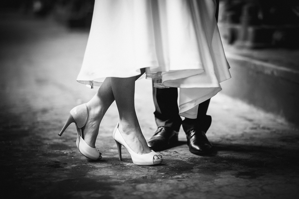 industrialna sesja slubna w walcowni plener ślubny w fabryce, sesja slubna w walcowni, industrialna sesja slubna, zdjecia slubne katowice, fotografia ślubna śląsk, fotografia ślubna kraków, dwóch fotograf na ślub, zdjęcia ślubne, fotograf ślubny bielsko, sesja slubna w katowicach miejska