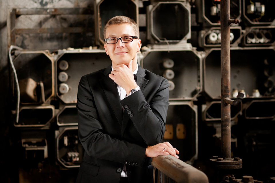 industrialna sesja slubna w walcowni plener ślubny w fabryce, sesja slubna w walcowni, industrialna sesja slubna, zdjecia slubne katowice, fotografia ślubna śląsk, fotografia ślubna kraków, dwóch fotograf na ślub, zdjęcia ślubne, fotograf ślubny bielsko, sesja slubna w katowicach miejska