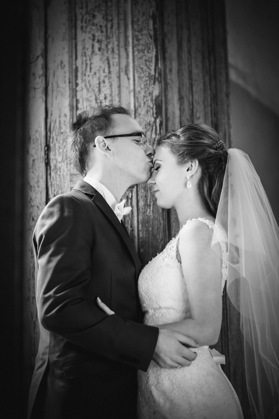 sesja slubna w starym palacu plener ślubny w palacu, sesja slubna w opuszczonym palacu, klimatyczna sesja slubna, sesja slubna w starym palacu, zdjecia slubne w krowiarkach, plener slubny w krowiarkach, fotografia ślubna śląsk, fotografia ślubna kraków, dwóch fotograf na ślub, zdjęcia ślubne, fotograf ślubny bielsko