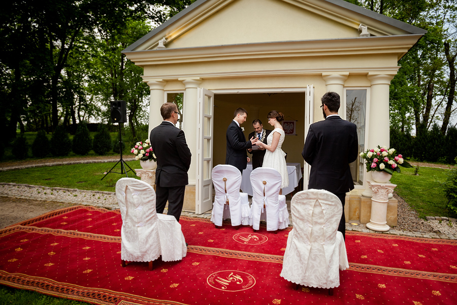 Plenerowy slub Asi i Tomka slub w plenerze; fotografia ślubna małopolska; fotografia ślubna krakow; dwóch fotograf na ślub; zdjęcia ślubne; fotograf ślubny bielsko