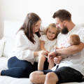 Piekna lifestylowa noworodkowa rodzinna sesja z rodzicami i Maluszkiem. Naturalne sesje noworodkowe w domu Pszczyna
www.magiaobrazu.com