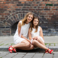 Piekna rodzinna sesja w miejskim klimacie. Sesja przyjaciółek na Nikiszowcu.
www.magiaobrazu.com