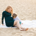Piekna letnia dziecieca sesja na plaży, zdjecia rodzinne w plenerze
www.magiaobrazu.com