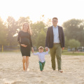 Piekna letnia dziecieca sesja na plaży, zdjecia rodzinne w plenerze
www.magiaobrazu.com