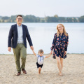 Piekna letnia dziecieca sesja na plaży, zdjecia rodzinne w plenerze
www.magiaobrazu.com