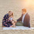 Piekna letnia dziecieca sesja na plaży, zdjecia rodzinne w plenerze
www.magiaobrazu.com